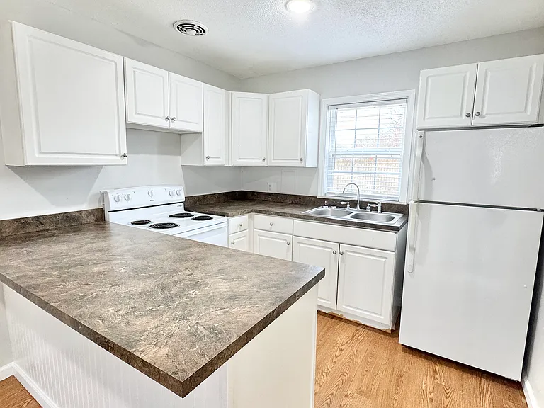727 Kentucky Pkwy — Photo 4