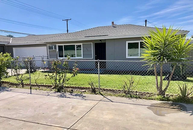 2 bed, 890 sqft, $2,760 — Photo 2