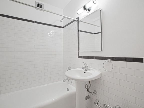 4th image of 307 E 44th St APT 1603