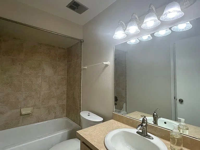 1532 N Carolwood Blvd — Photo 34