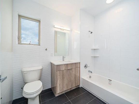 4th image of 6115-6119 Broadway #306