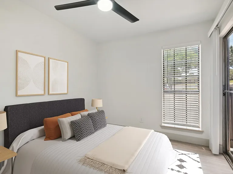 Cross Creek Apartments — Photo 3