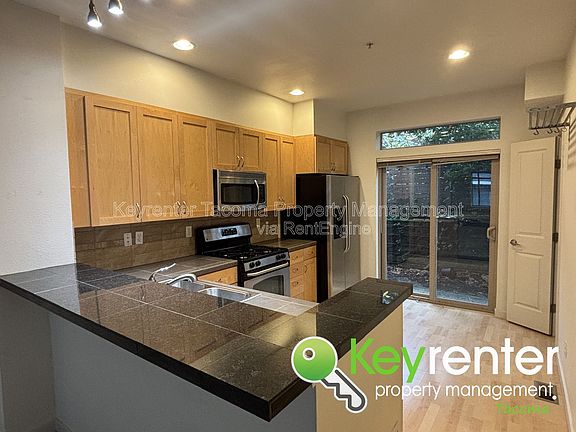 5th image of 2164 Yakima Ct