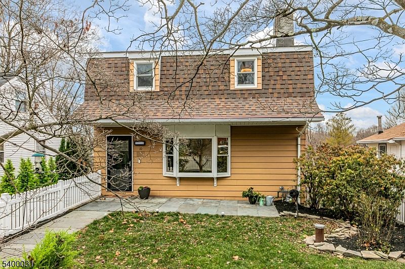 1st image of 10 Lincoln Ave