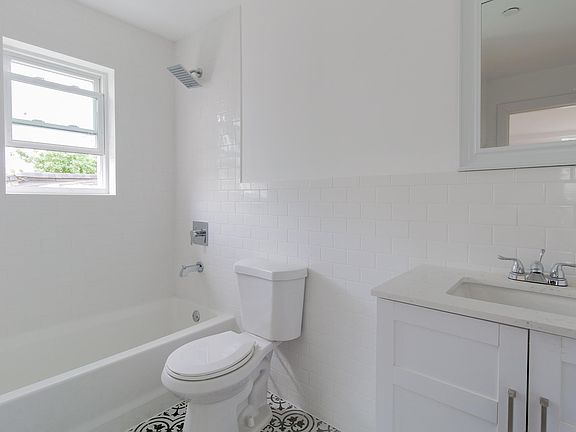 5th image of 338 Beach 47th St #A