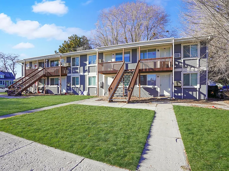 1250 Burton Ave — Photo 12