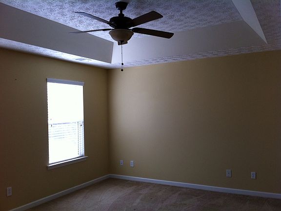 3rd image of 4662 Parkway Cir