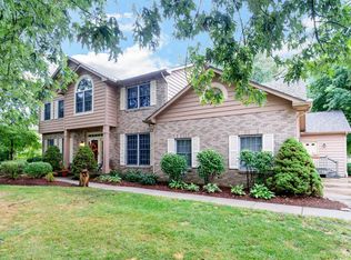 2210 Shadowood Ct, Valparaiso, IN 46383