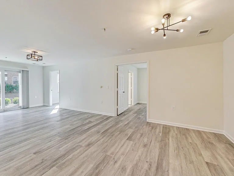 15300 Diamond Cove Ter #4 — Photo 11