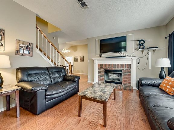 3rd image of 938 Azalia Dr