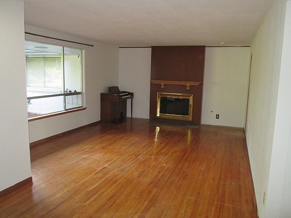 5th image of 5716 86th St SW