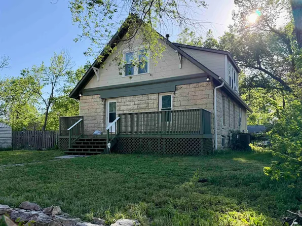 1618 Bradley Ave, Junction City, KS 66441