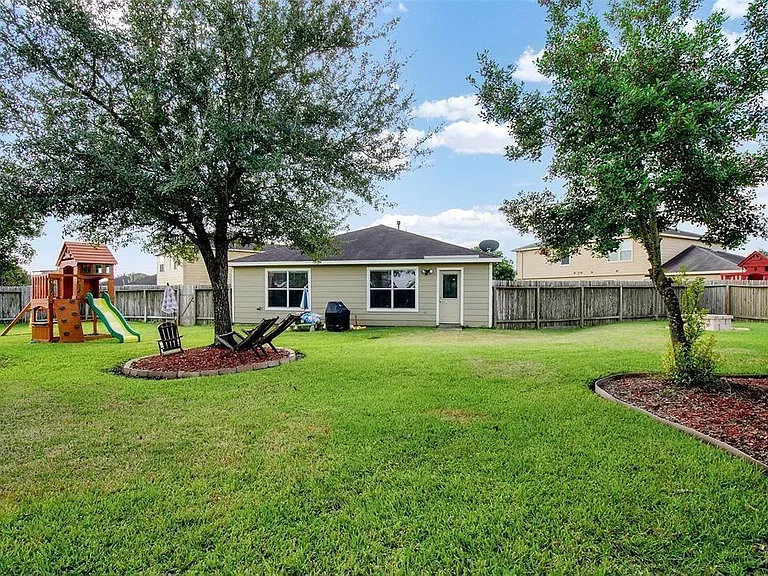 615 Salma Ct — Photo 24