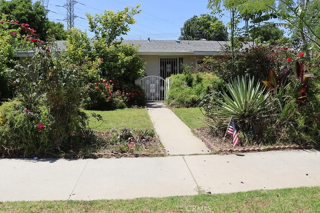 4 bed, 1755 sqft, $3,995 — Photo 2