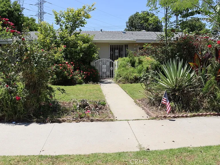 18616 Lassen St — Photo 2