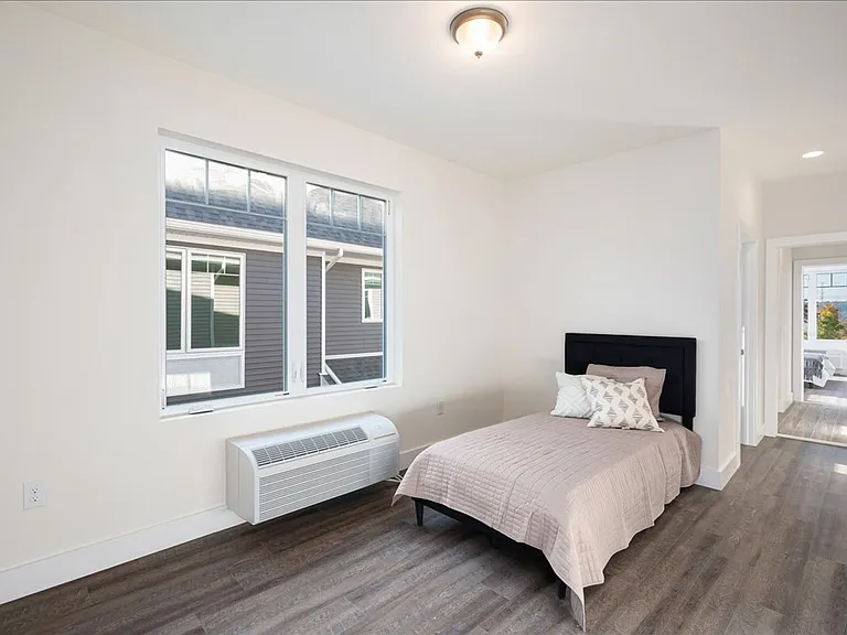 538 North Broadway — Photo 18