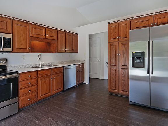 5th image of 186 Village Ln