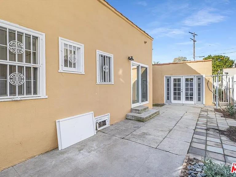 1185 S Tremaine Ave — Photo 25