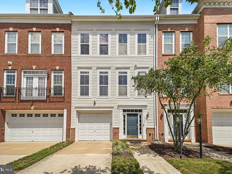 5522 Hartfield Ave — Photo 1