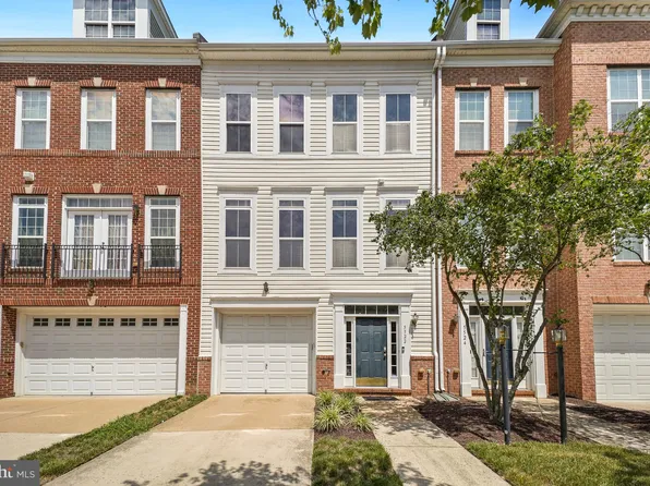 5522 Hartfield Ave, Suitland, MD 20746