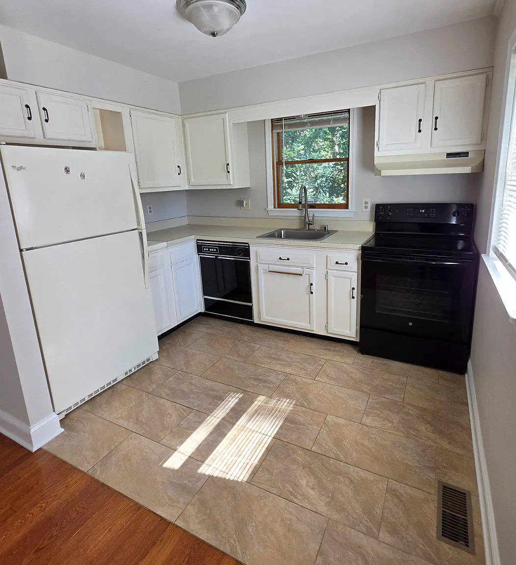 1 bed, 1.0 bath, 1000 sqft, $2,100 — Photo 3