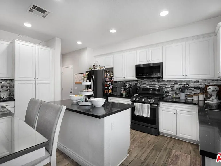 3056 Janine Ave — Photo 10