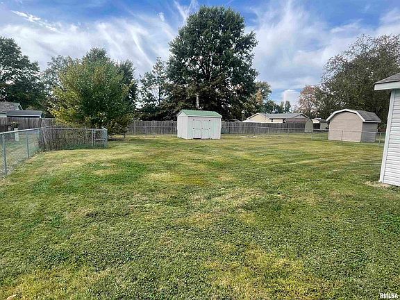 5th image of 1008 S Oakwood Ln