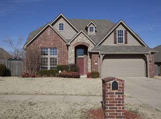 404 E Vancouver Ct N, Broken Arrow, OK 74012
