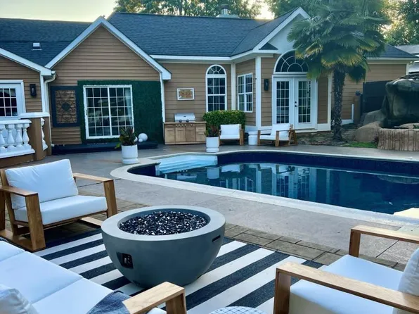 1220 White Rd, Piedmont, SC 29673