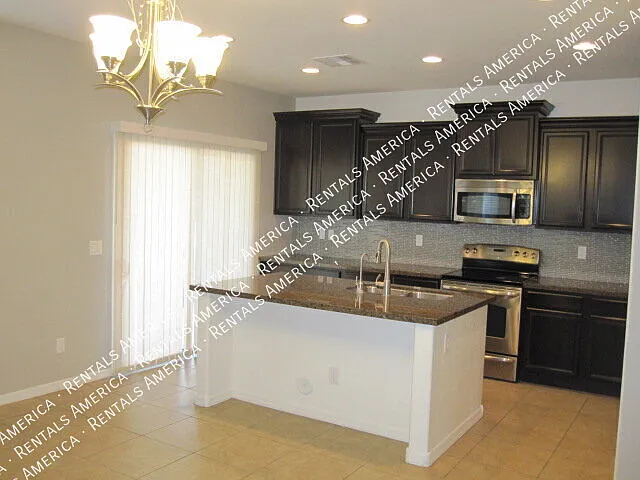 Beautifully Updated Chandler Home in Gated Nicholas Point Community — Photo 3