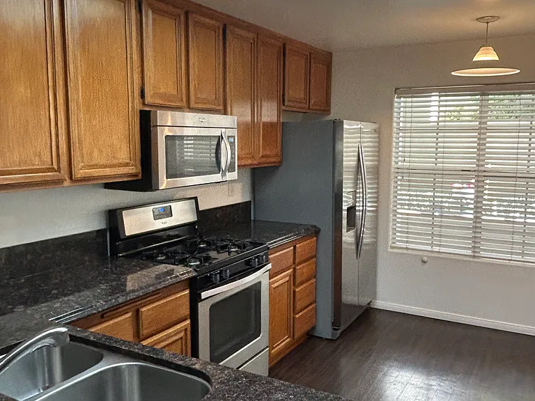 415 Townsquare Ln — Photo 7