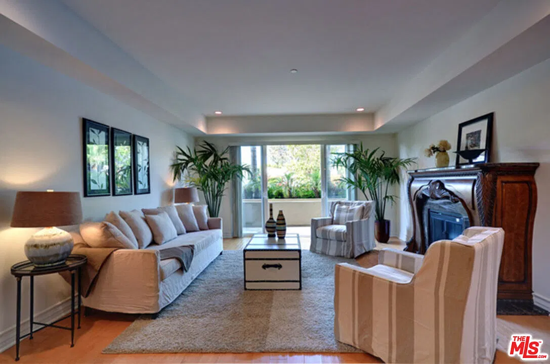 3 bed, 3.0 bath, 1693 sqft, $5,300 — Photo 1