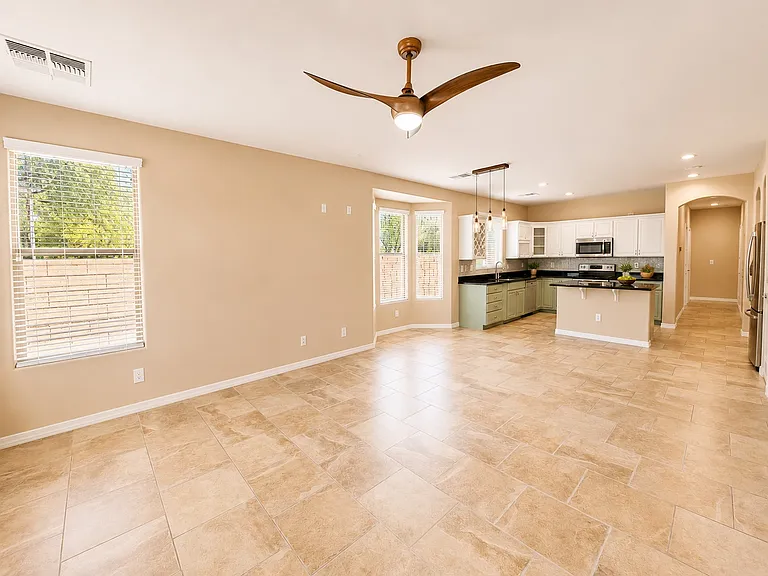 8206 S 22nd Ln — Photo 15