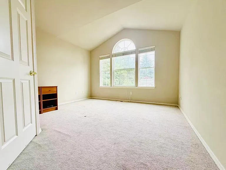 Upper Floor Bedroom 2