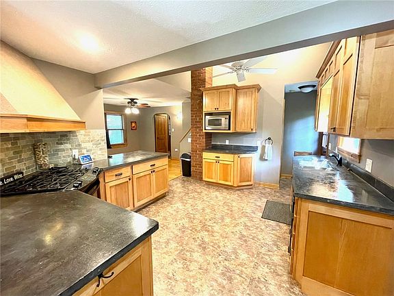 3rd image of 1032 Tainter Street NE