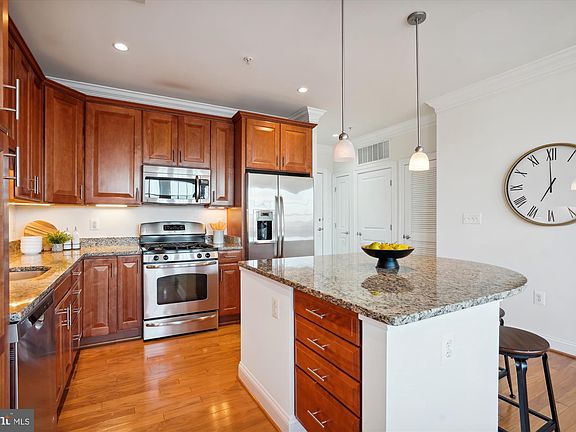 3rd image of 1023 N Royal St Unit 402