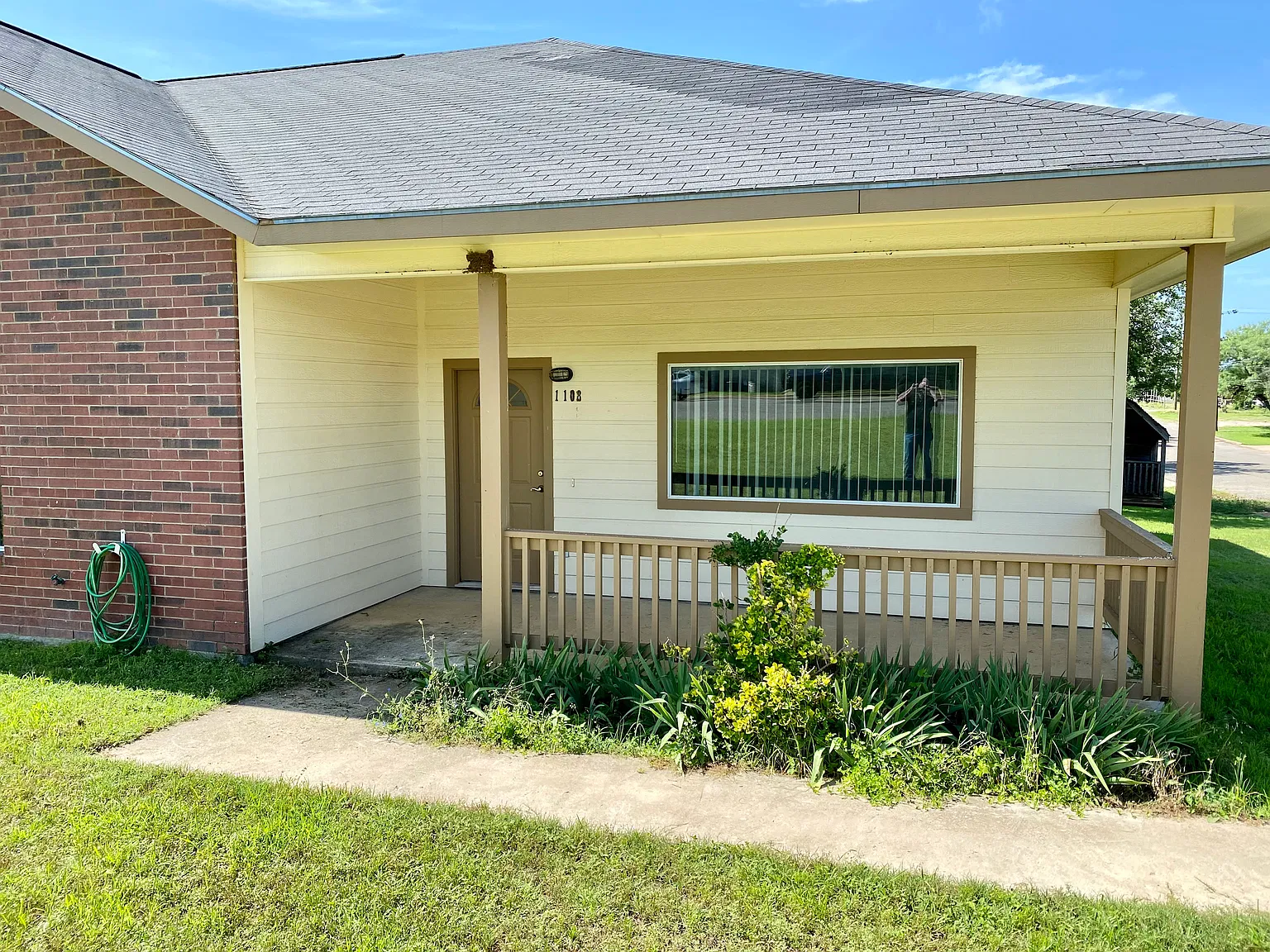 2 bed, 1300 sqft, $1,350 — Photo 2