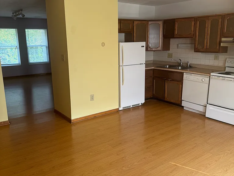 5925 N Main St #G — Photo 7