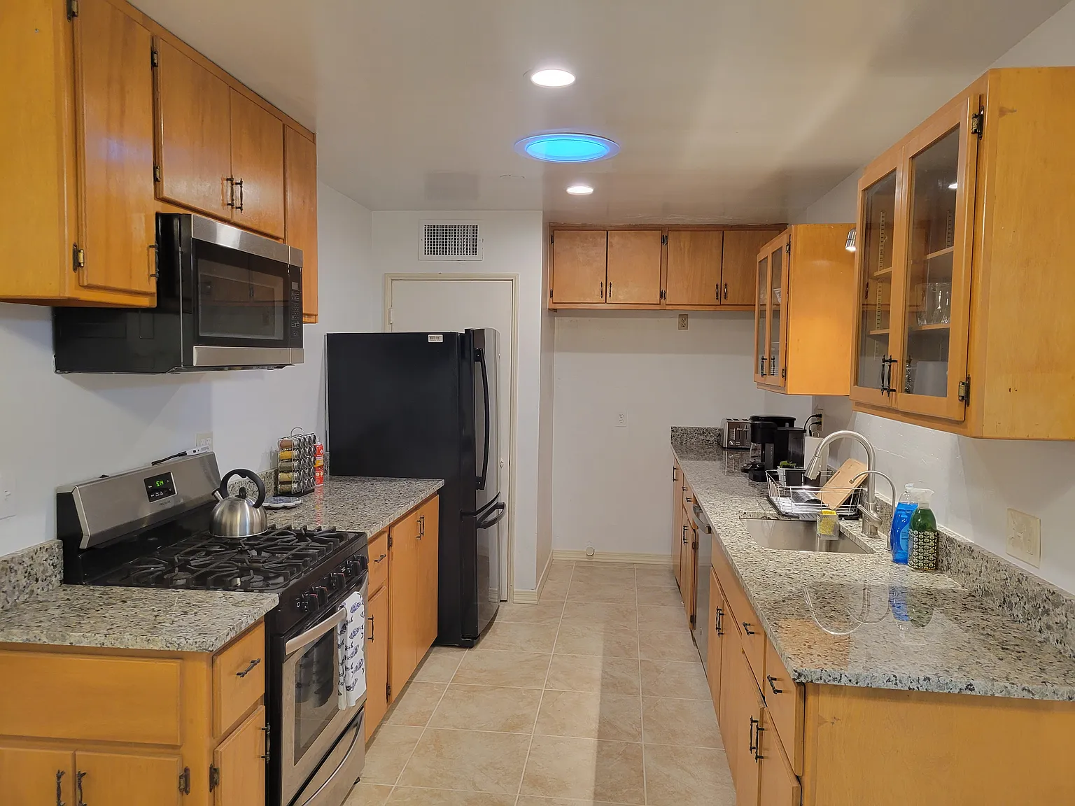 3 bed, 1800 sqft, $1,900 — Photo 1