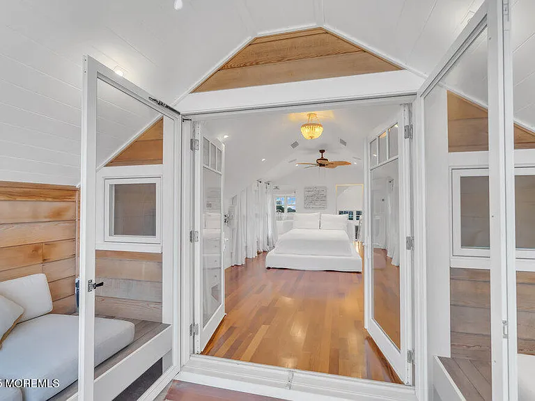 985 Ocean Ave — Photo 82