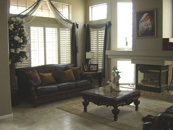 FRONT ROOM
