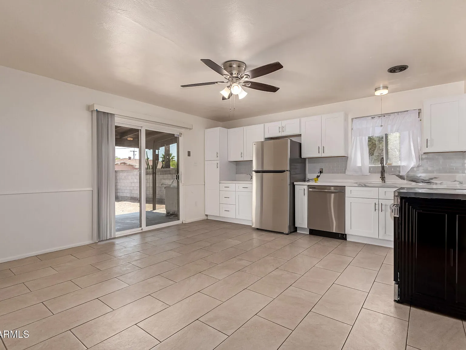 3 bed, 2.0 bath, 2023 sqft, $2,195 — Photo 2