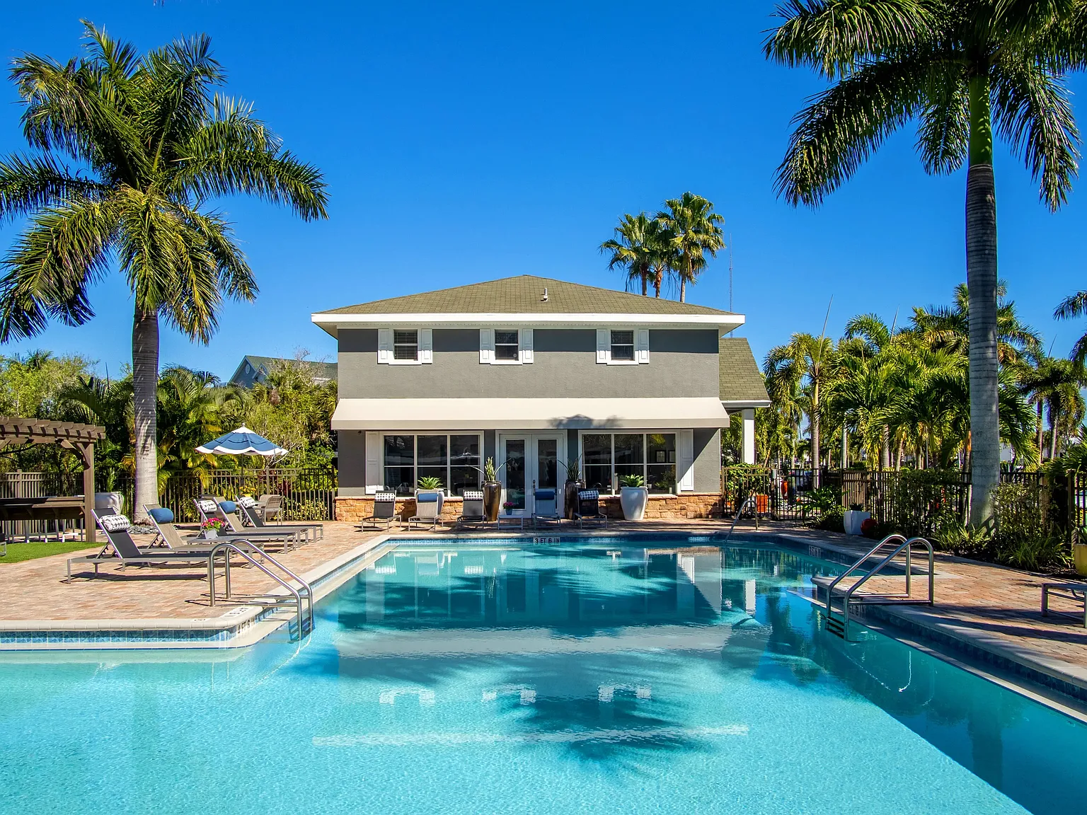 Somerset Palms — Photo 1