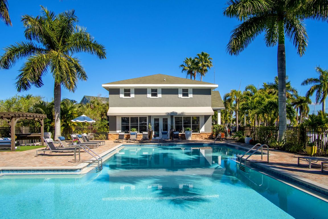 Reinvigorate yourself in our refreshing pool, surrounded by our expansive sundeck.