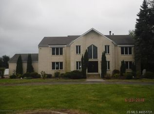 17 Crow Hill Rd, Freehold, NJ 07728