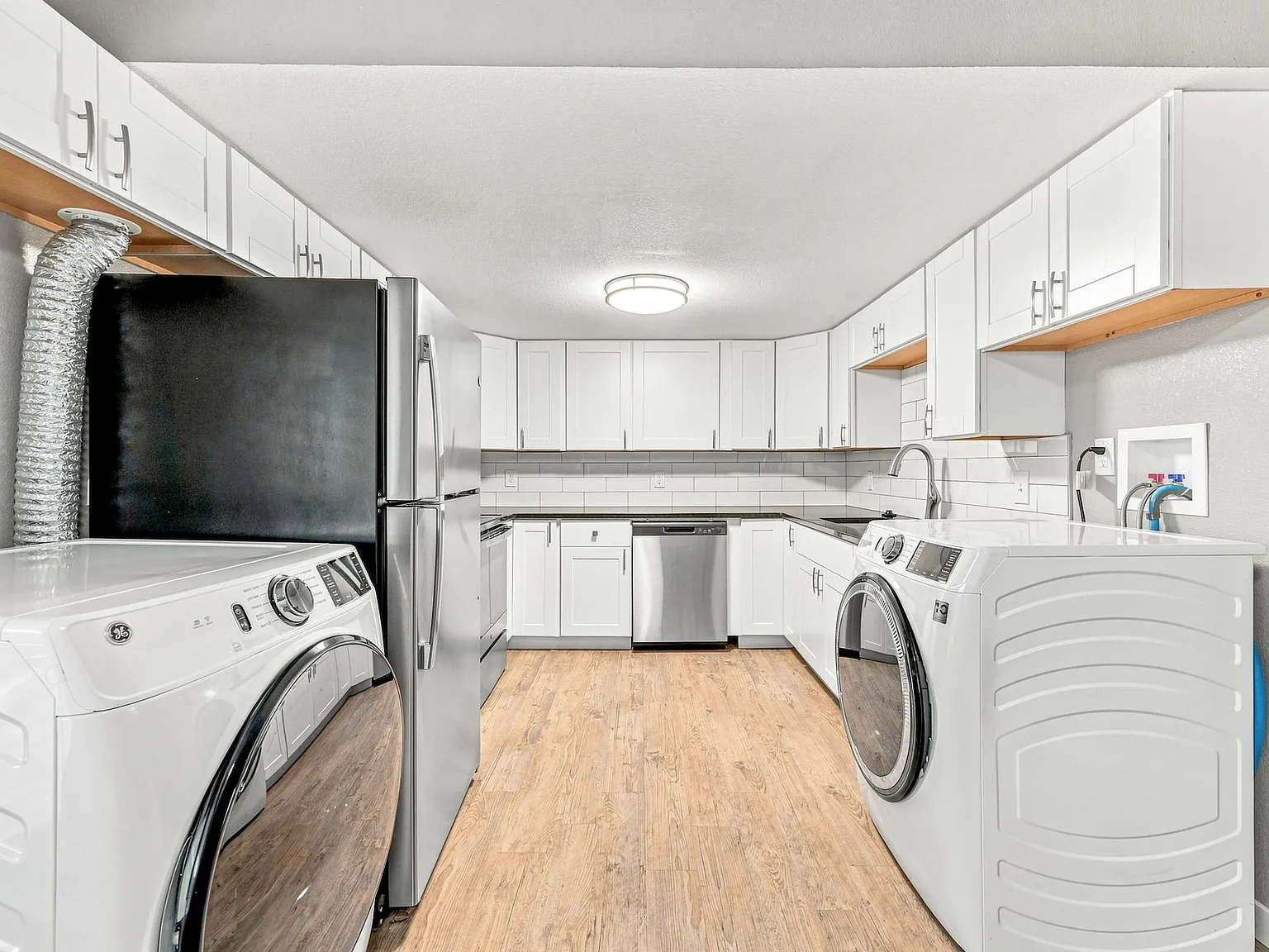 3 bed, 1211 sqft, $2,195 — Photo 2