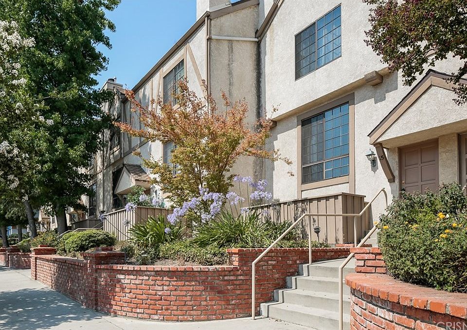 1st image of 18100 Burbank Blvd Unit 15