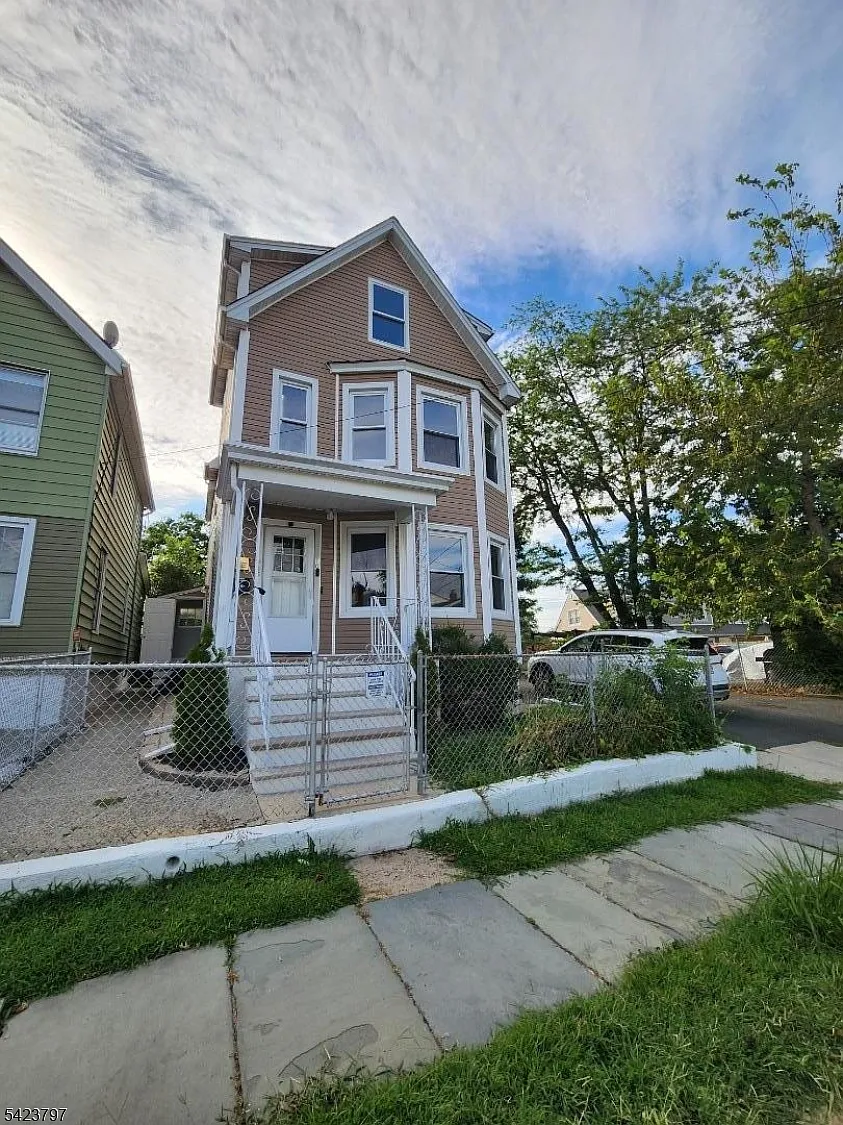 3 bed, $3,200 — Photo 1