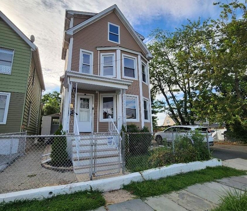 1st image of 10 Westcott St Floor 2