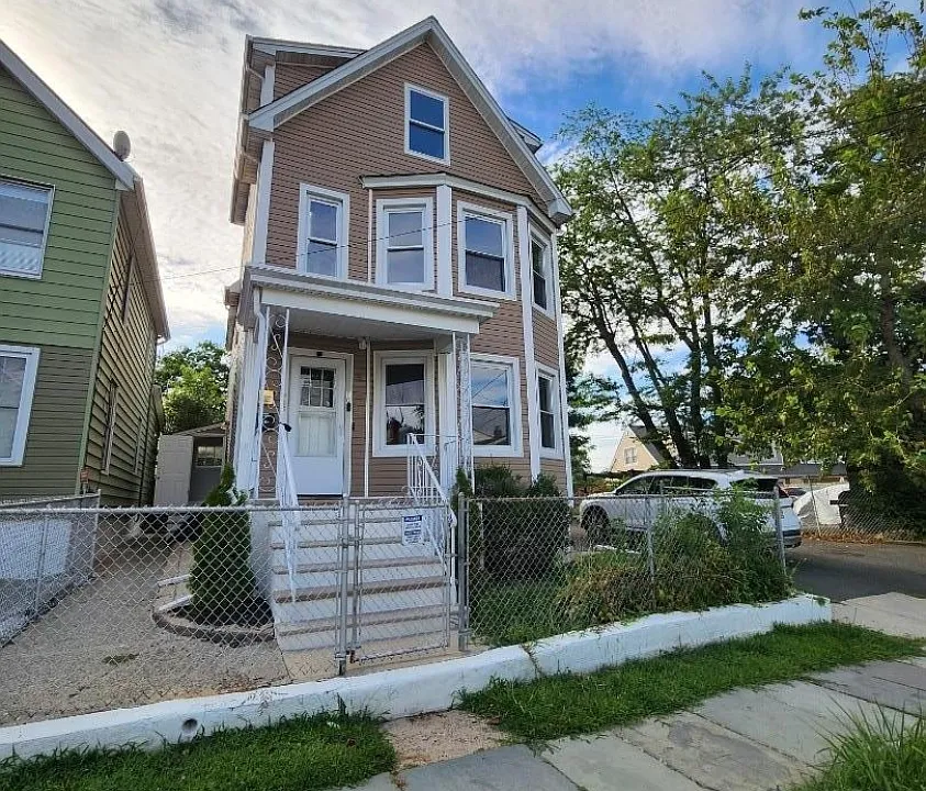 10 Westcott St #2